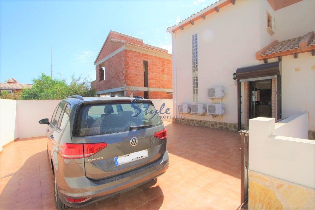 Buy duplex with private garden in Costa Blanca close to golf in Villamartin. ID: 4143