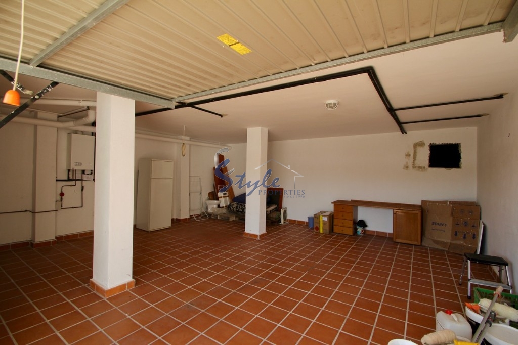 Buy villa near the golf course in El Galan de Villamartin. ID 4144