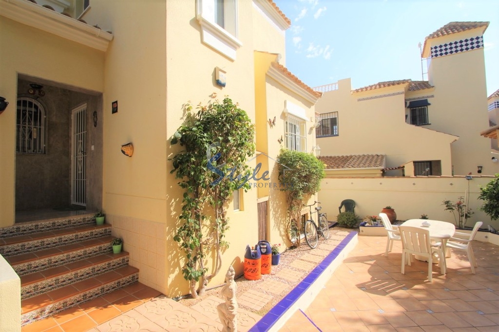 Buy villa near the golf course and sea in Orihuela Costa. ID 4145