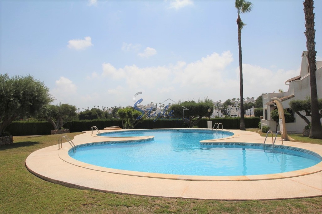 Buy detached villa near the golf course in Eagles Nestde Villamartin. ID: 4150