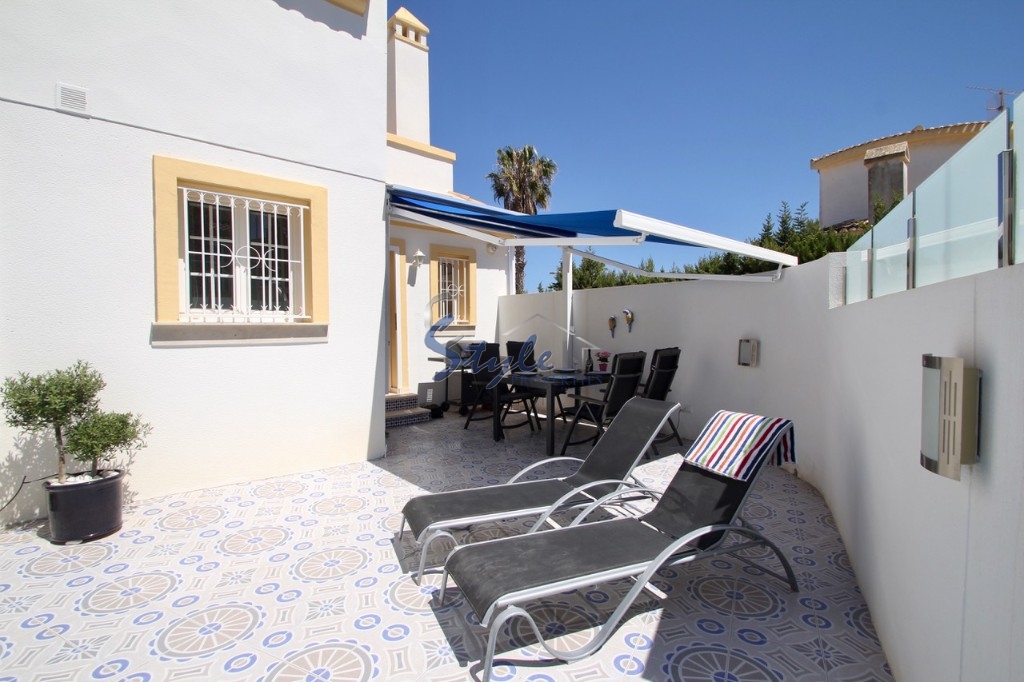 Buy detached villa near the golf course in Eagles Nestde Villamartin. ID: 4153