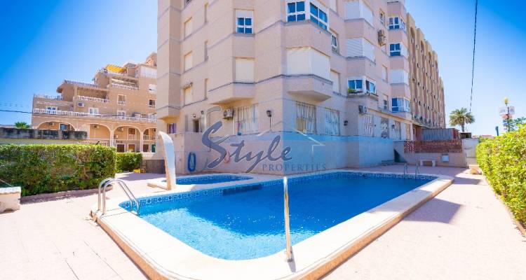 Apartment with a separate entrance walking distance to the sea in Punta Prima, Costa Blanca, Spain