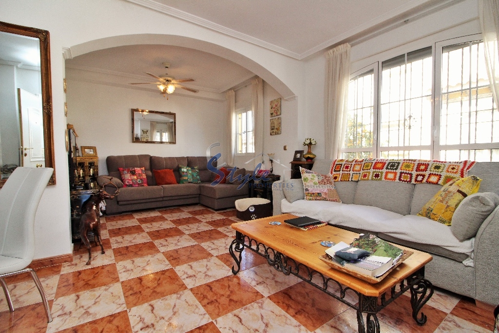 Casa de dos dormitorios en venta en Lomas de Cabo Roig, Orihuela Costa, Costa Blanca, España