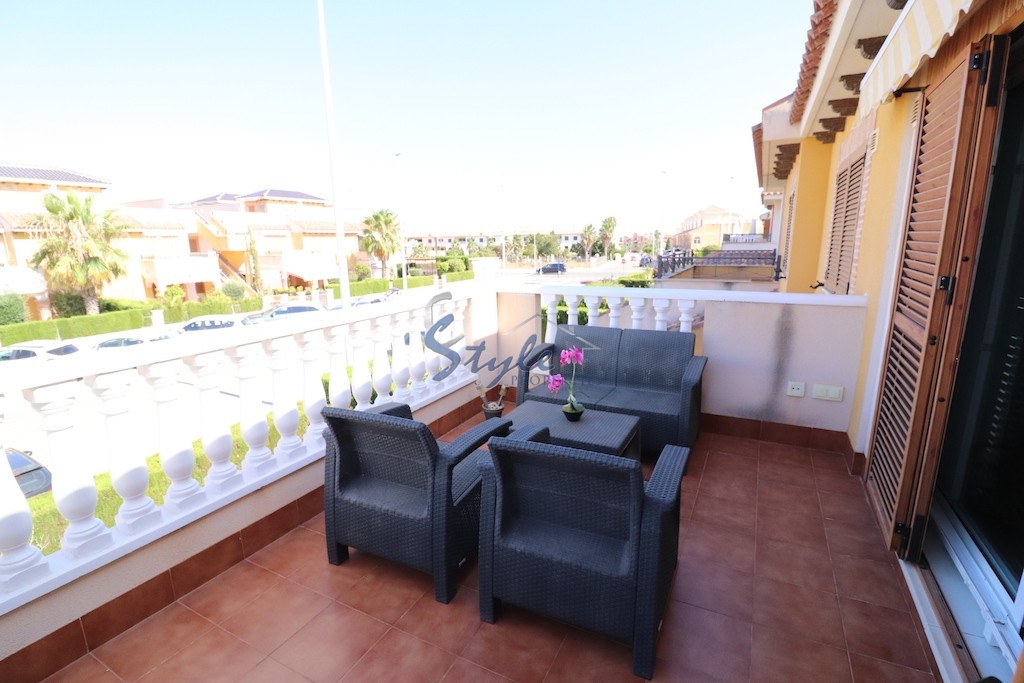 Comprar casa adosada con 3D con piscina y cerca del mar en Playa Flamenca, Orihuela Costa. ID: 4156