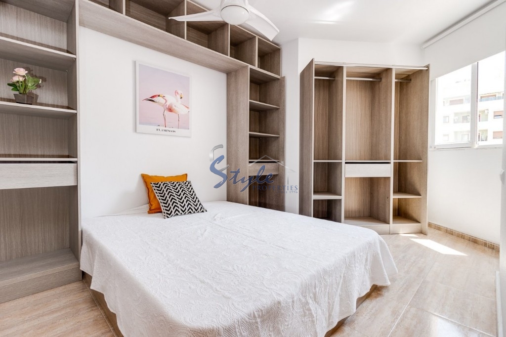 Buy apartment on the beach in Parque Las Naciones, Torrevieja, Costa Blanca. ID: 4160