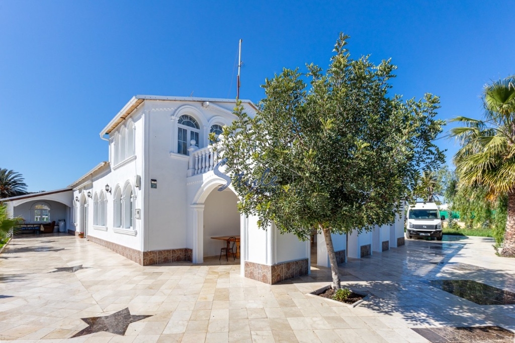 Resale - Villa - La Marina