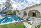 Resale - Villa - Punta Prima