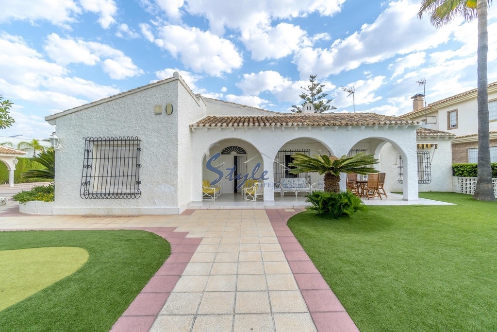 Unique First Line Property for sale in Punta Prima, Costa Blanca South, Spain ID 3747