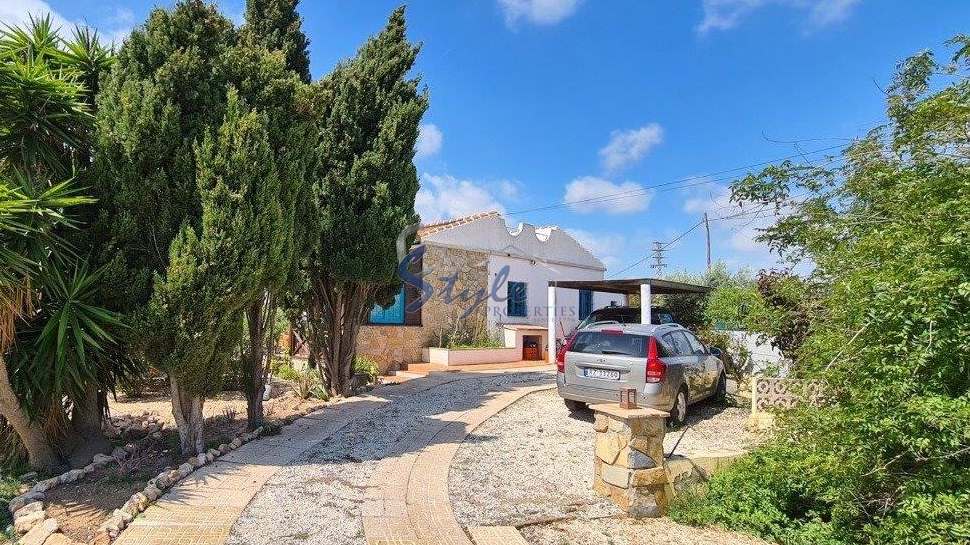 Buy Country house on a large plot in Los Montesinos, Costa Blanca. ID: 4165