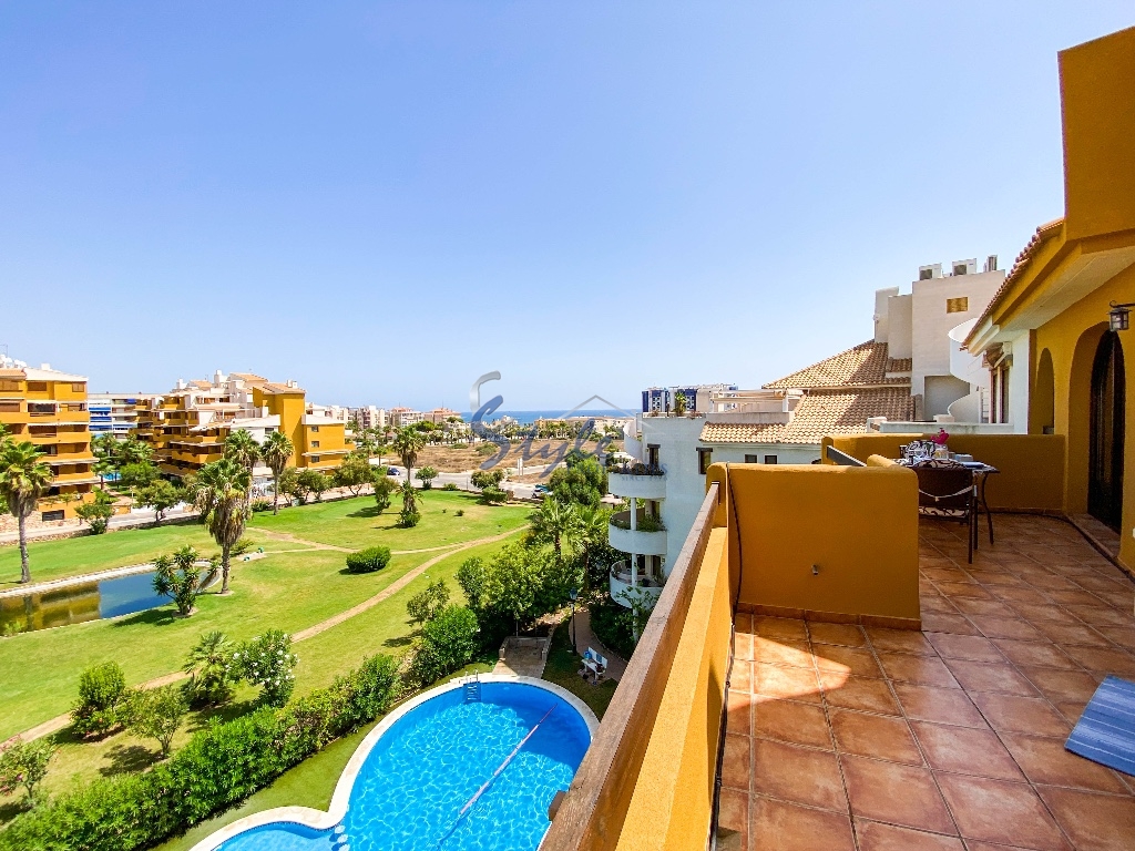 Exclusive Penthouse with private solarium for sale in Panorama Park, Punta Prima, Costa Blanca South, Spain