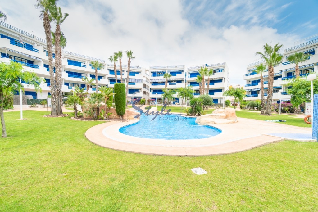 Comprar apartamento con piscina y cerca del mar en Playa Flamenca, Orihuela Costa. ID: 4176
