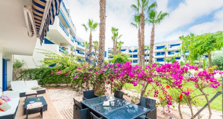 Comprar apartamento con piscina y cerca del mar en Playa Flamenca, Orihuela Costa. ID: 4176