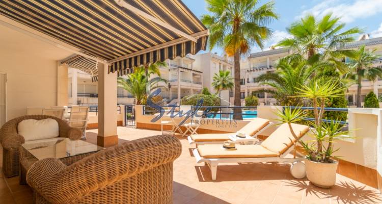 Buy apartment with pool close to the sea in La Veleta, Orihuela Costa. ID: 4178