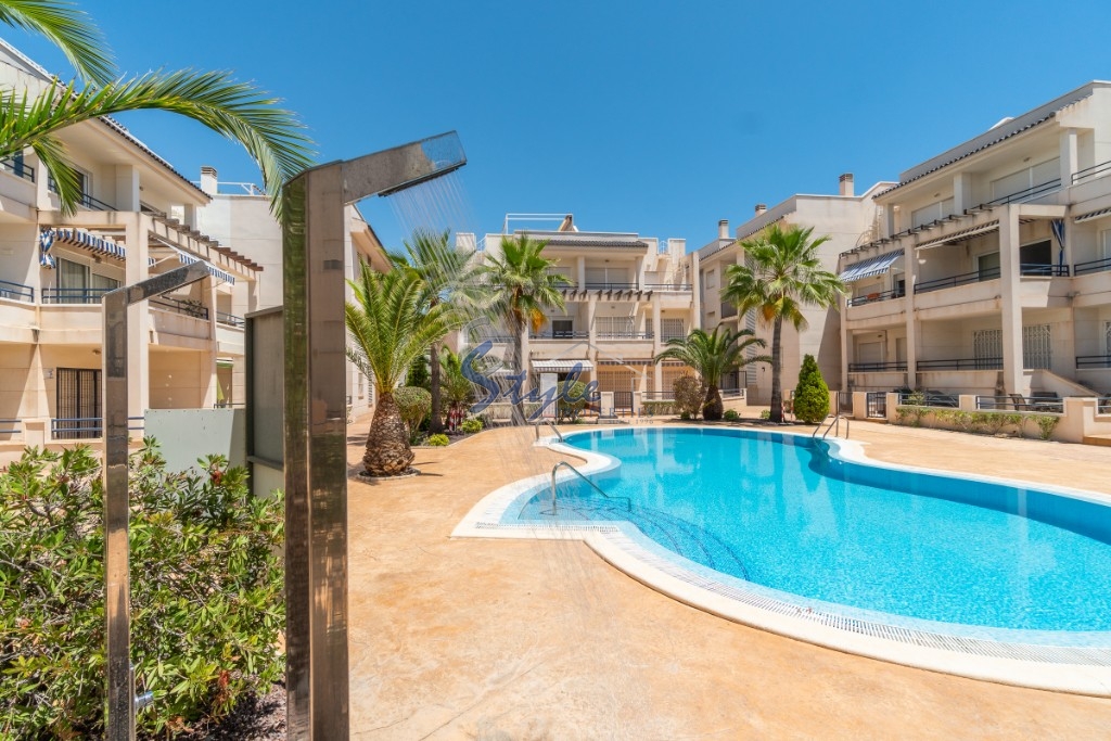 Se vende apartamento bajo con piscina y cerca del mar en La Veleta, Orihuela Costa. ID: 4178