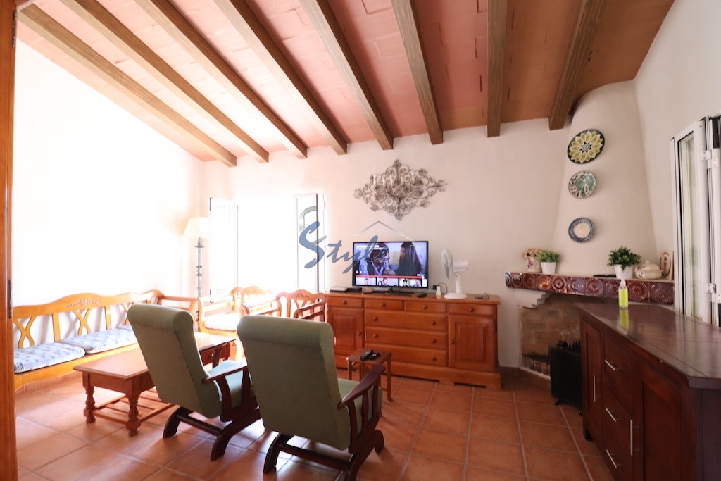 Buy villa close to the sea in Torrevieja, Costa Blanca. ID: 4183