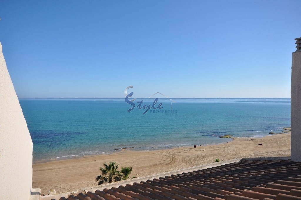 Comprar apartamento con vistas al mar en primera línea de la playa La Mata, Torrevieja. ID 4197