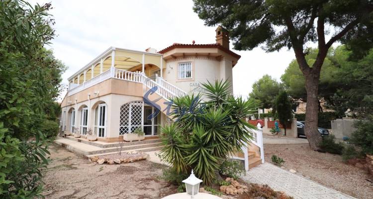 Comprar casa independiente con piscina en Pinar de Campoverde, Costa Blanca, España. ID 4210