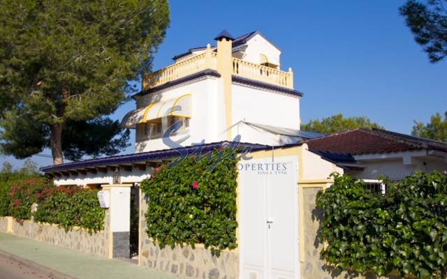 Comprar casa independiente con piscina en Pinar de Campoverde, Costa Blanca, España. ID 4217