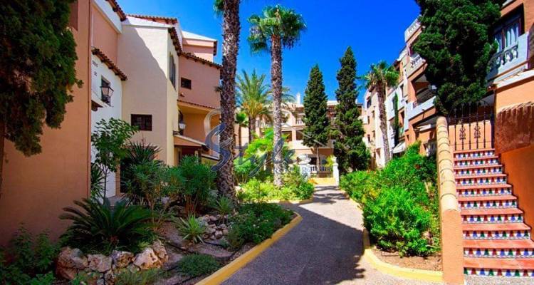 Comprar Apartamento al lado de la Playa de Los Locos,Torrevieja. ID 4228
