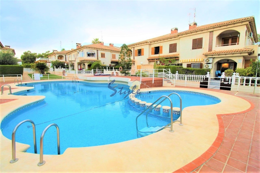 Comprar bungalow en Punta Prima cerca de las playas de Orihuela Costa. ID 4230 