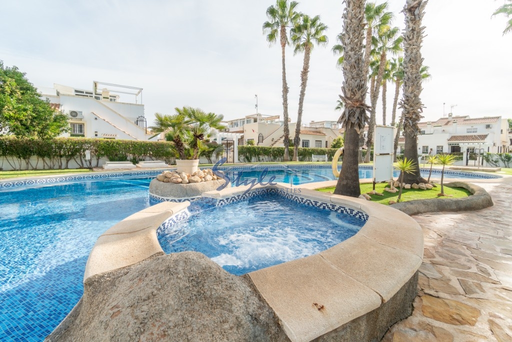 Comprar duplex con piscina y cerca del mar en Playa Flamenca, Orihuela Costa. ID: 4244