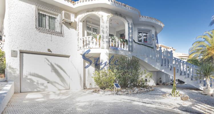 Buy Detached Villa in La Zenia Beachside, close to beaches of Orihuela Costa. ID: 4253