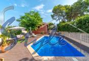 Buy independent villa with lovely garden areas and pool Los Balcones, Torrevieja, Costa Blanca. ID: 4254