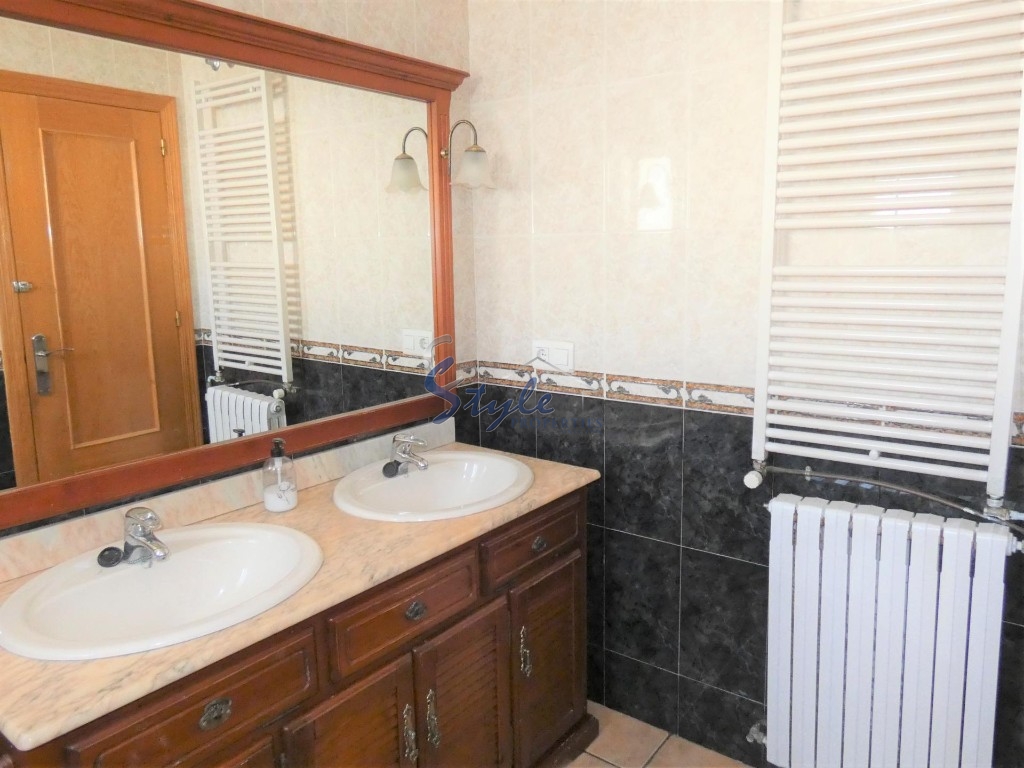 Resale - Villa - Los Altos