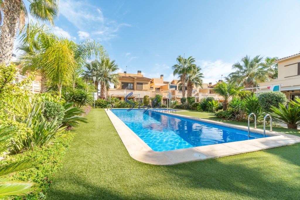 Buy townhouse 2 km from the sea and the beaches in Lomas de Cabo Roig, Orihuela Costa. ID: 4257.