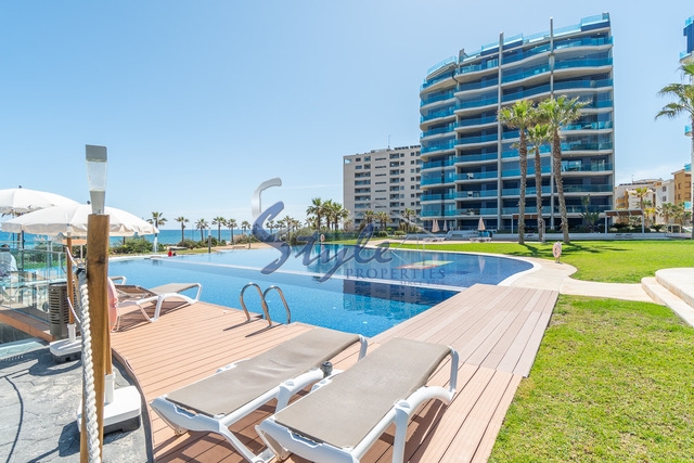 Comprar apartamento en primera línea del mar con vistas panorámicas en Sea Senses, Punta Prima. ID 4261