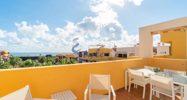 Comprar apartamento ático con piscina y cerca del mar en Playa Flamenca, Orihuela Costa. ID: 4268