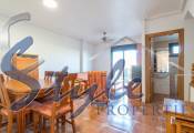 Comprar tríplex adosado con garaje y piscina muy cerca del mar y ambas playas en Playa Flamenca, Orihuela Costa. ID: 4271