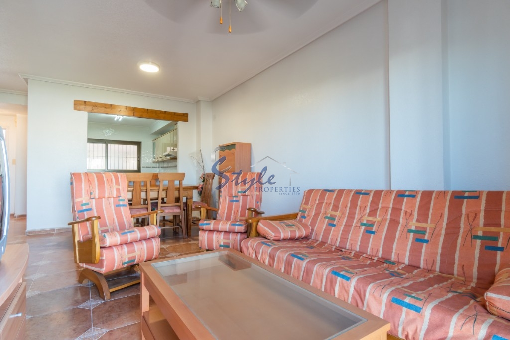 Comprar tríplex adosado con garaje y piscina muy cerca del mar y ambas playas en Playa Flamenca, Orihuela Costa. ID: 4271