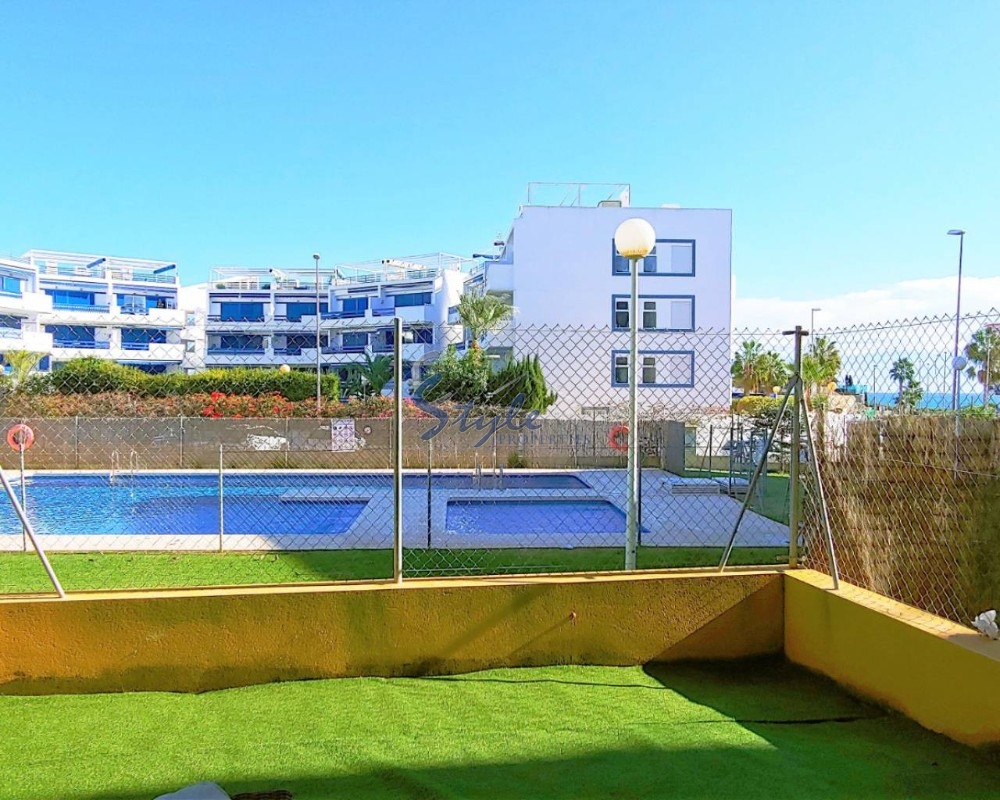 Comprar dúplex adosado con garaje y piscina muy cerca del mar y ambas playas en Playa Flamenca, Orihuela Costa. ID: 4272