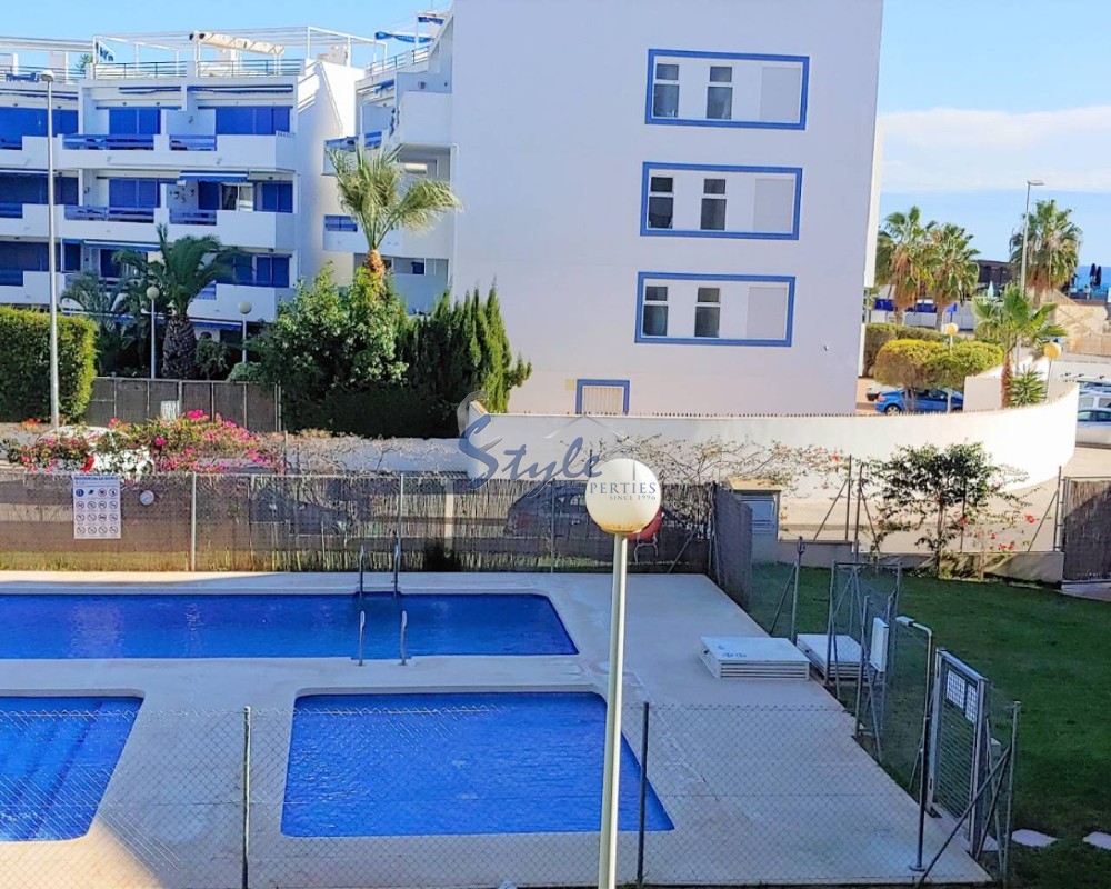 Comprar dúplex adosado con garaje y piscina muy cerca del mar y ambas playas en Playa Flamenca, Orihuela Costa. ID: 4272