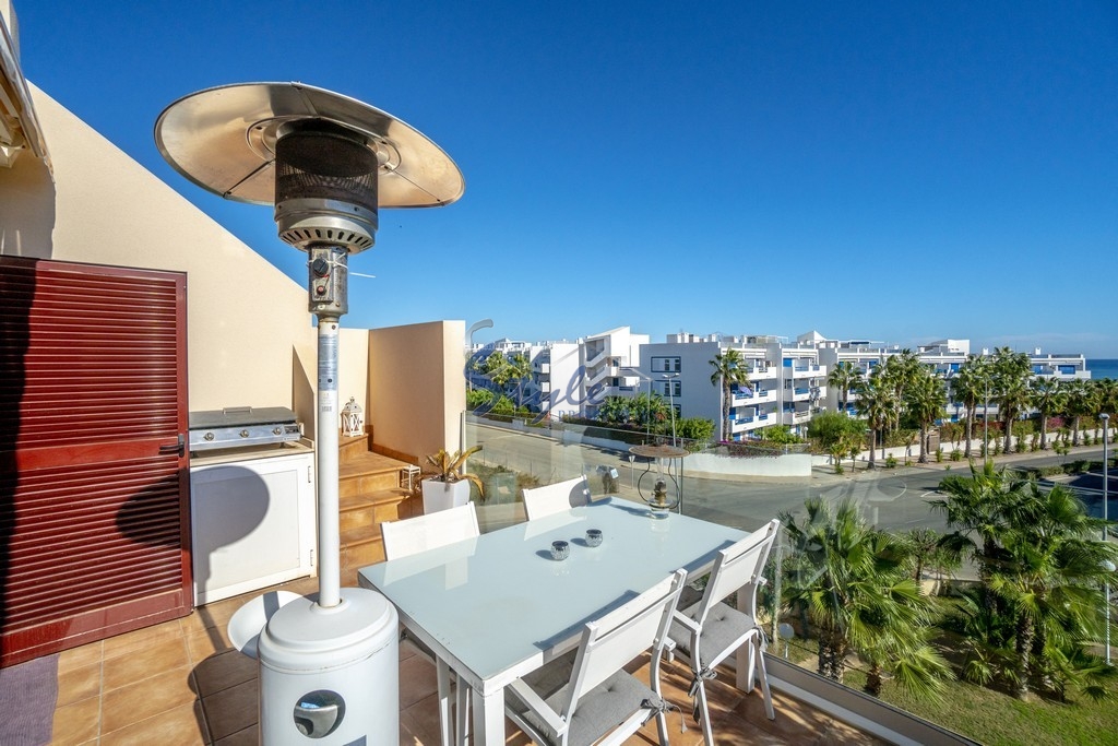 Buy penthouse apartment with pool close to the sea in Playa Flamenca, Orihuela Costa. ID: 4279