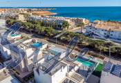 Comprar casi nueva villa en Dehesa de Campoamor al lado del mar. ID 4285