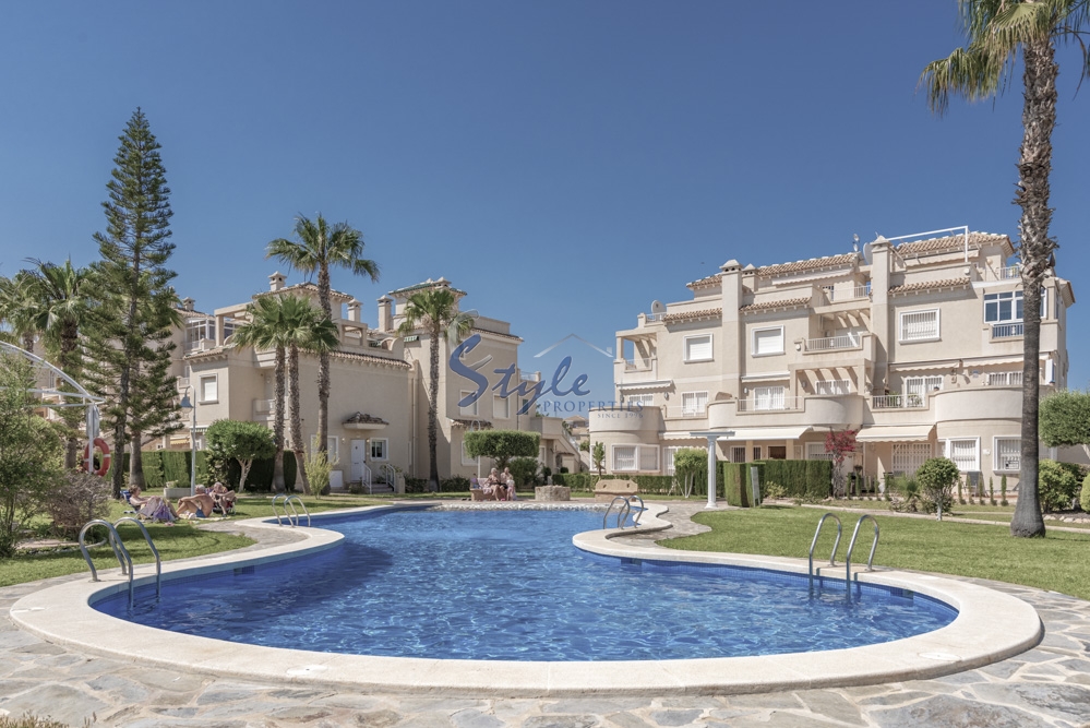 Buy townhouse with pool in Miraflores IV, close to the sea in Playa Flamenca, Orihuela Costa. ID: 4287