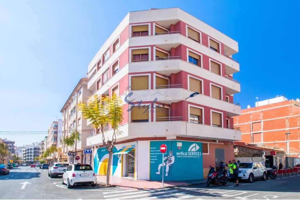 Comprar piso en la playa cerca del mar en Torrevieja, Playa del Centro. ID 4300