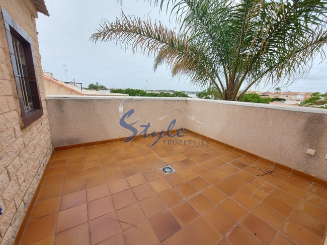 Buy Chalet with private pool in Torre de la Horadada, 350 meters from the beach. ID 4303