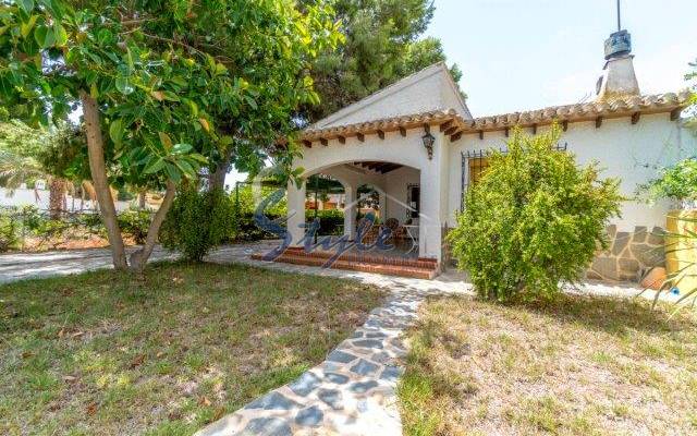 Buy chalet in Costa Blanca close to sea in Punta Prima. ID: 4306