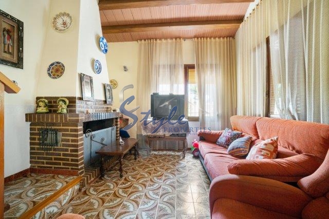 Buy chalet in Costa Blanca close to sea in Punta Prima. ID: 4306