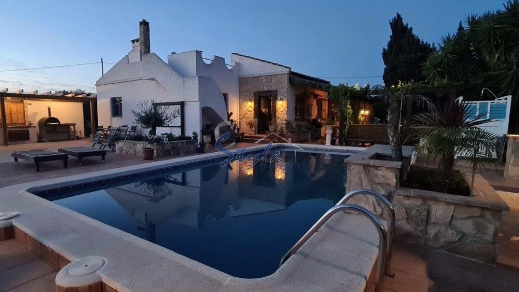 Buy Country house on a large plot in Los Montesinos, Costa Blanca. ID: 4310