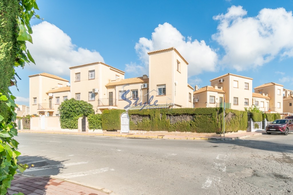 Comprar bungalow planta alta en Azahar del mar, Torrevieja. ID 4312