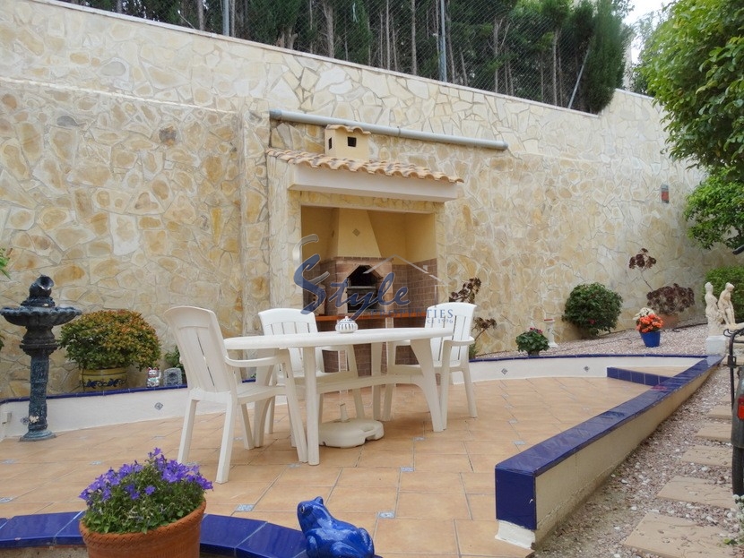Buy villa near the golf course in El Galan de Villamartin. ID 4315