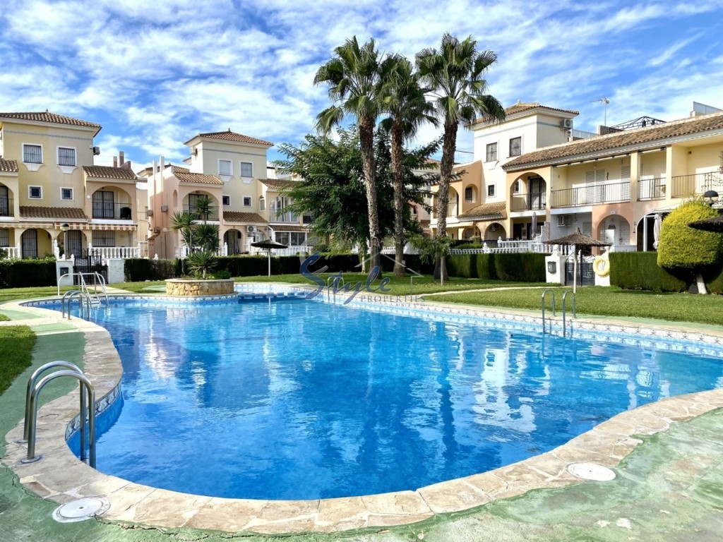 Buy townhouse with pool close to the sea in Playa Flamenca, Orihuela Costa. ID: 4318