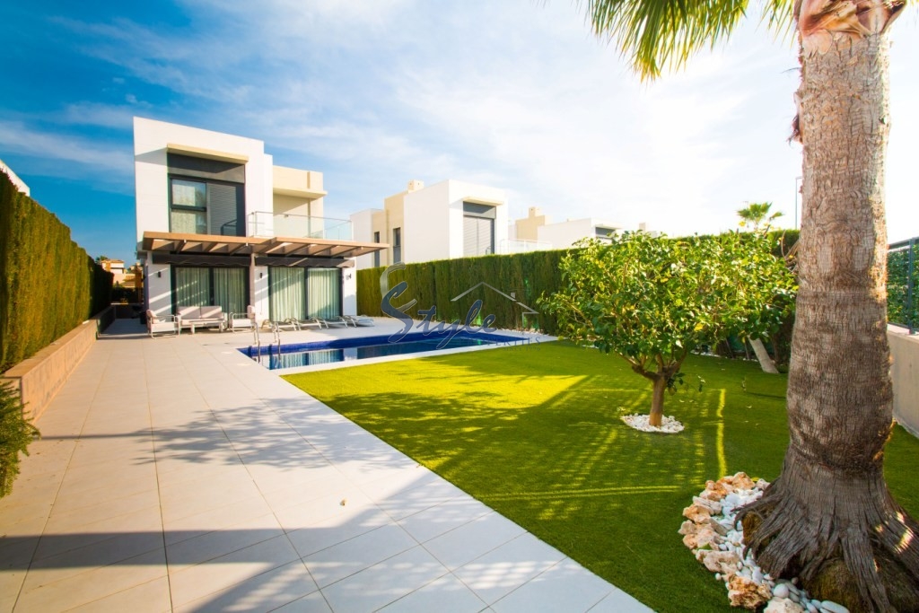 Resale - Villa - El Raso, Guardamar