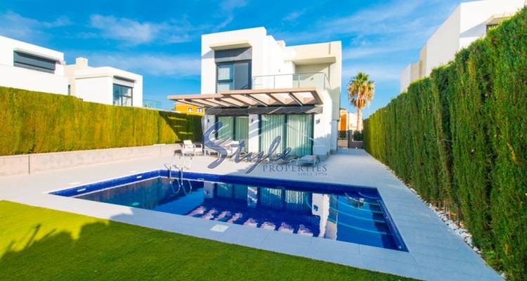 Buy Villa with private pool in El Raso Guardamar del Segura, Costa Blanca. ID: 4320