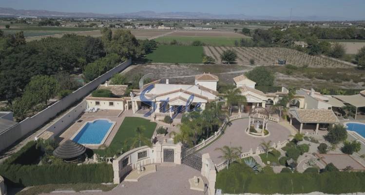 Buy country villa on a large plot in Daya Vieja, Costa Blanca. ID: 4328