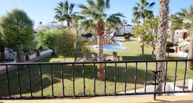 Buy top floor bungalow in Los Dolses, near the golf course in Villamartin, Costa Blanca. ID 4329